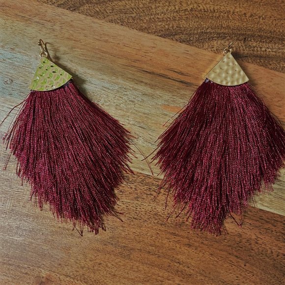 3/$28 Red fringe feather dangle earrings - Picture 7 of 8